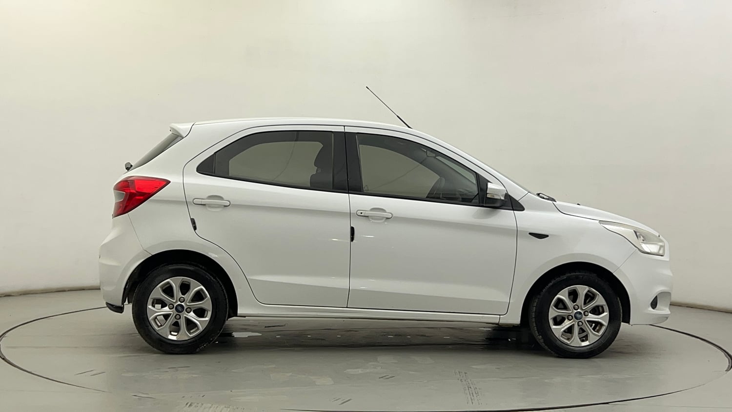 Used 2018 Ford Figo Titanium 1.2 Ti-VCT Petrol Manual exterior RIGHT SIDE VIEW