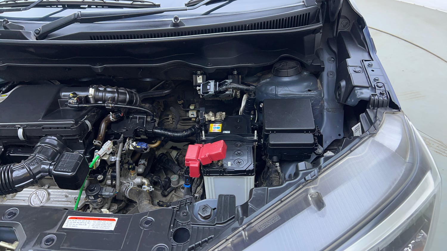 Used 2023 Maruti Suzuki XL6 Alpha Plus MT Petrol Petrol Manual engine ENGINE LEFT SIDE VIEW