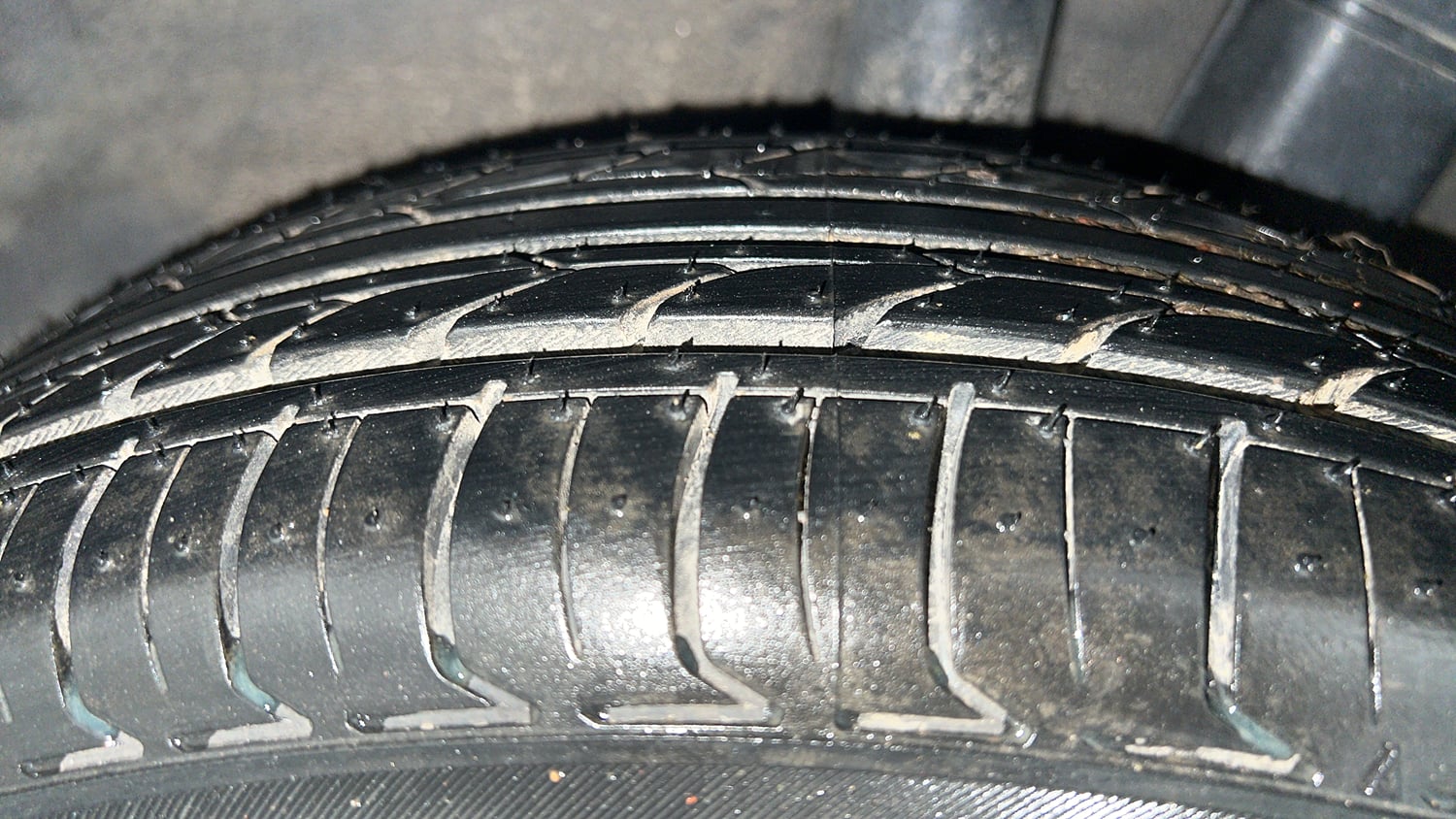 Used 2015 Hyundai Grand i10 Sportz 1.2 Kappa VTVT Petrol Manual tyres LEFT REAR TYRE TREAD VIEW