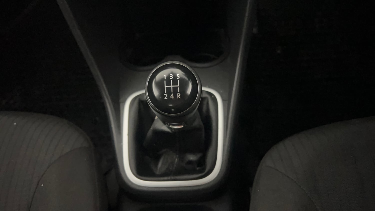 Used 2019 Volkswagen Polo Highline Plus 1.0 (P) Petrol Manual interior GEAR  KNOB VIEW