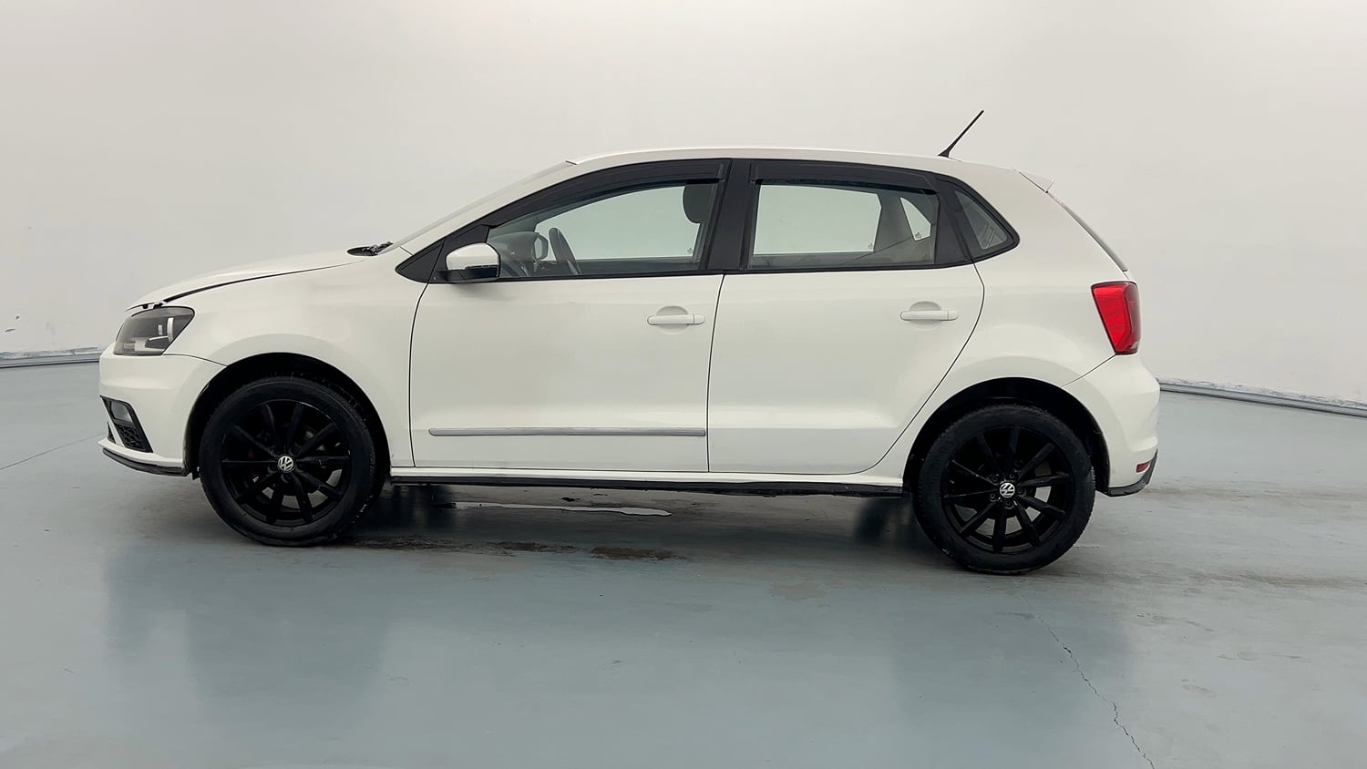 Used 2019 Volkswagen Polo Highline Plus 1.0 (P) Petrol Manual exterior LEFT SIDE VIEW