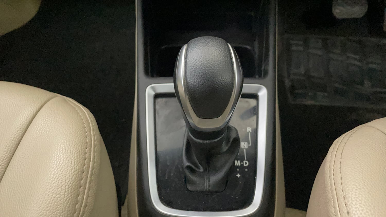 Used 2019 Maruti Suzuki Dzire ZDi Plus AMT Diesel Automatic interior GEAR  KNOB VIEW