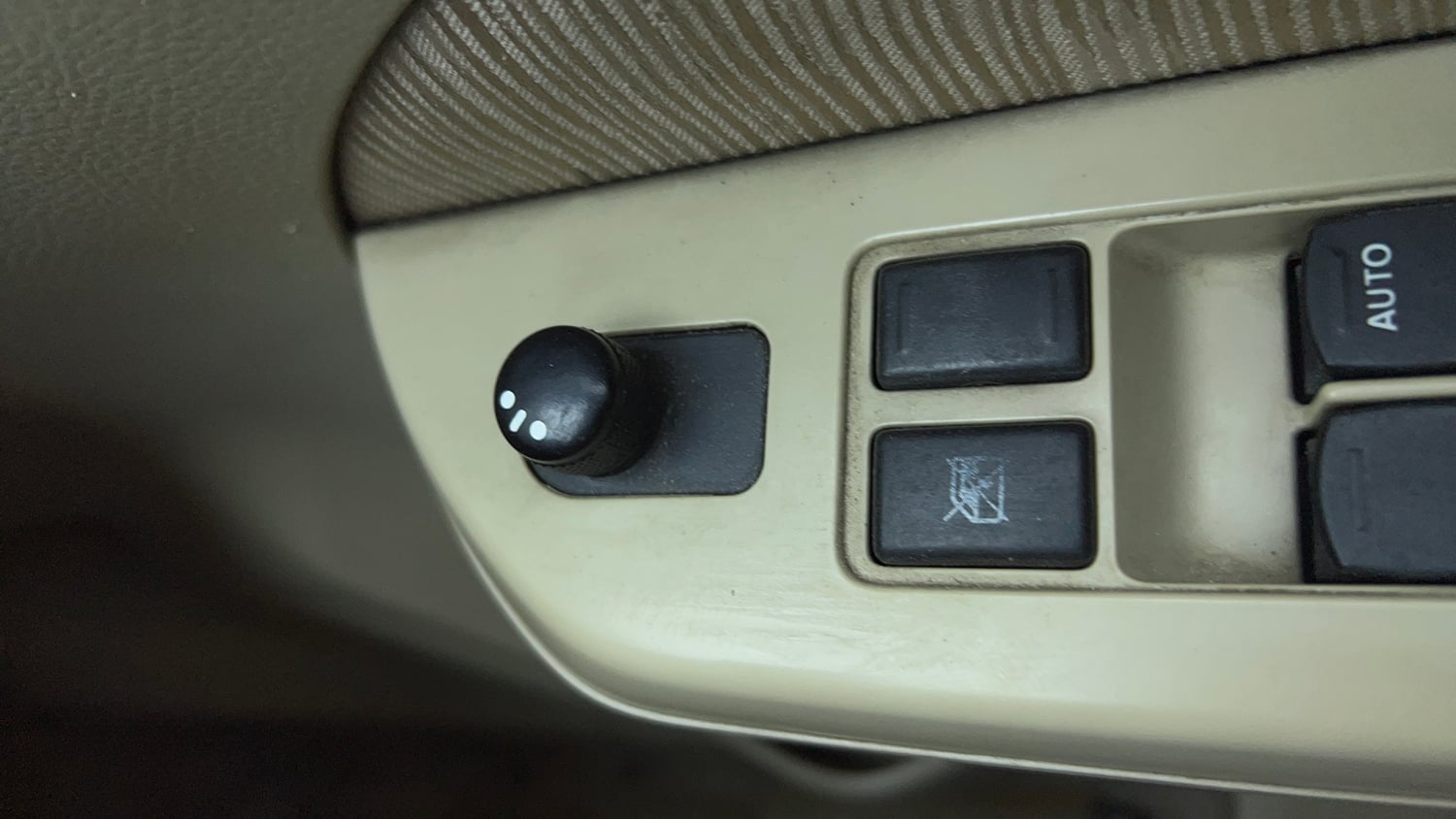 Used 2013 Maruti Suzuki Ertiga Vxi Petrol Manual top_features Adjustable ORVM