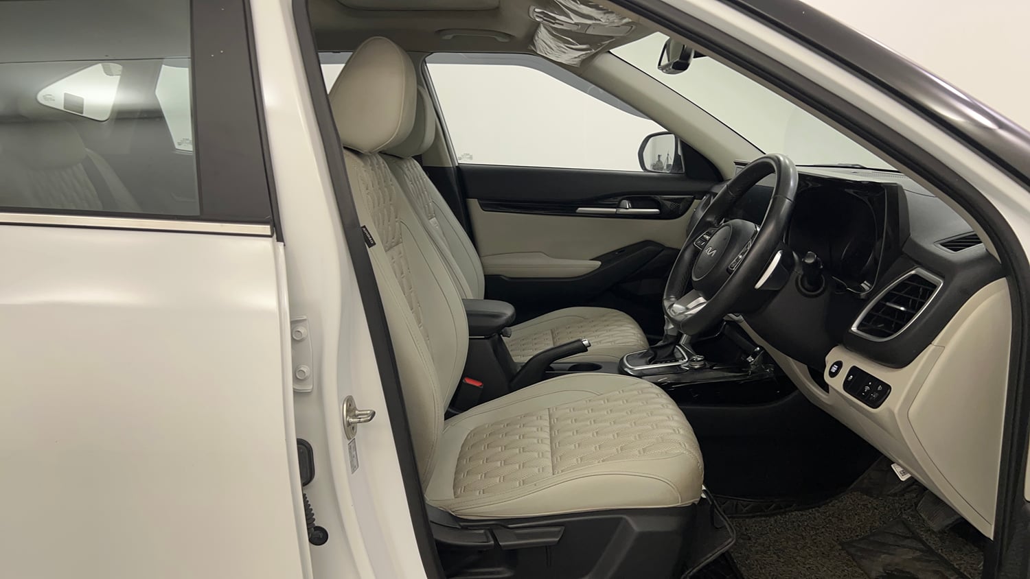Used 2022 kia Seltos HTX 1.5 IVT Petrol Automatic interior RIGHT SIDE FRONT DOOR CABIN VIEW