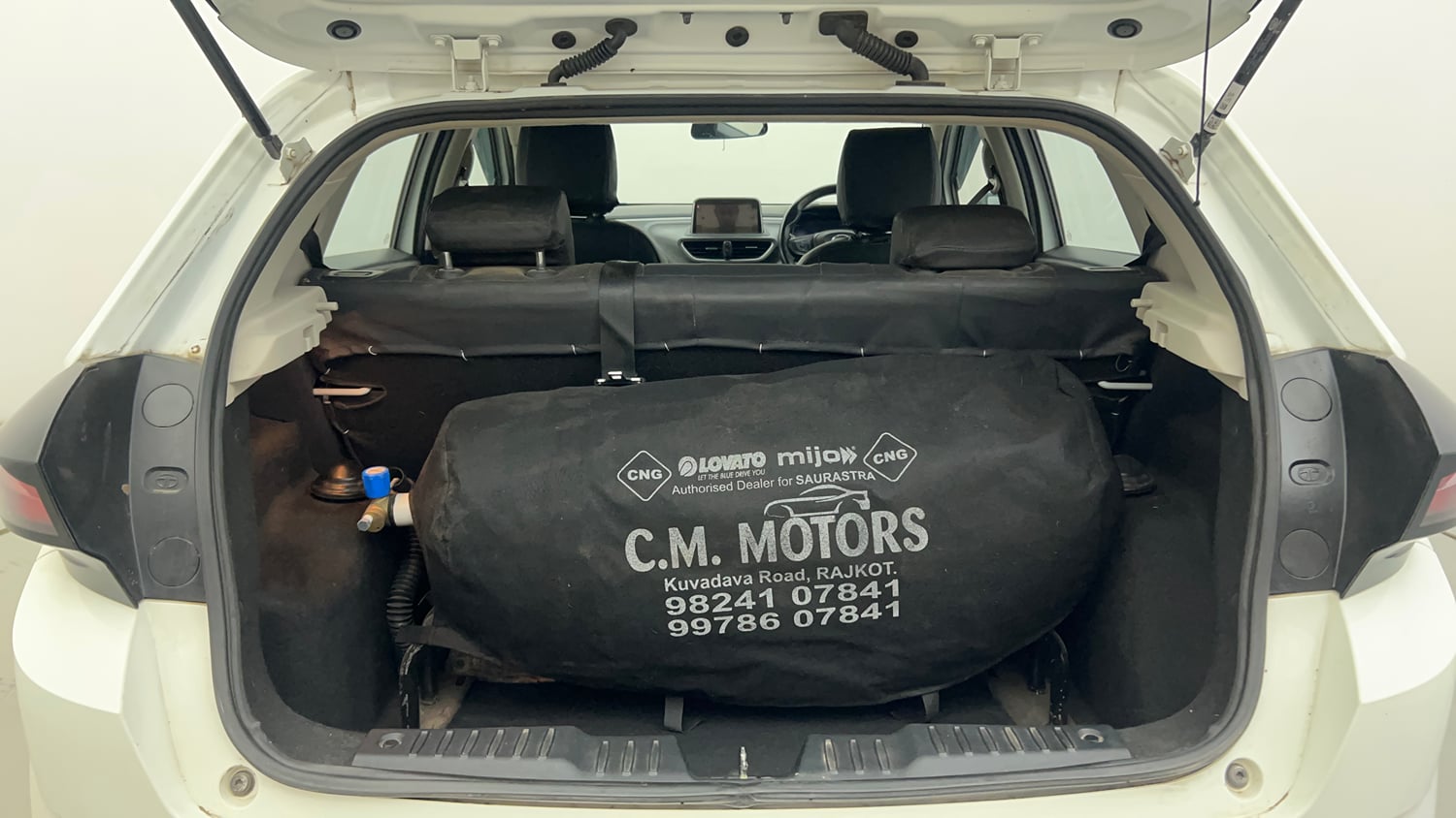 Used 2022 Tata Altroz XZ Plus Petrol+CNG (Outside Fitted) Cng Manual interior DICKY INSIDE VIEW