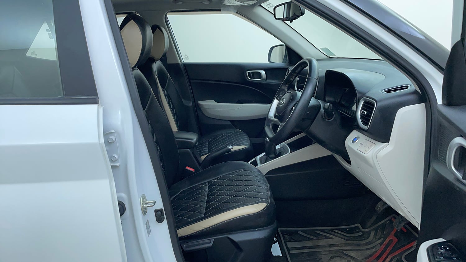 Used 2024 Hyundai Venue SX 1.2 Petrol Petrol Manual interior RIGHT SIDE FRONT DOOR CABIN VIEW