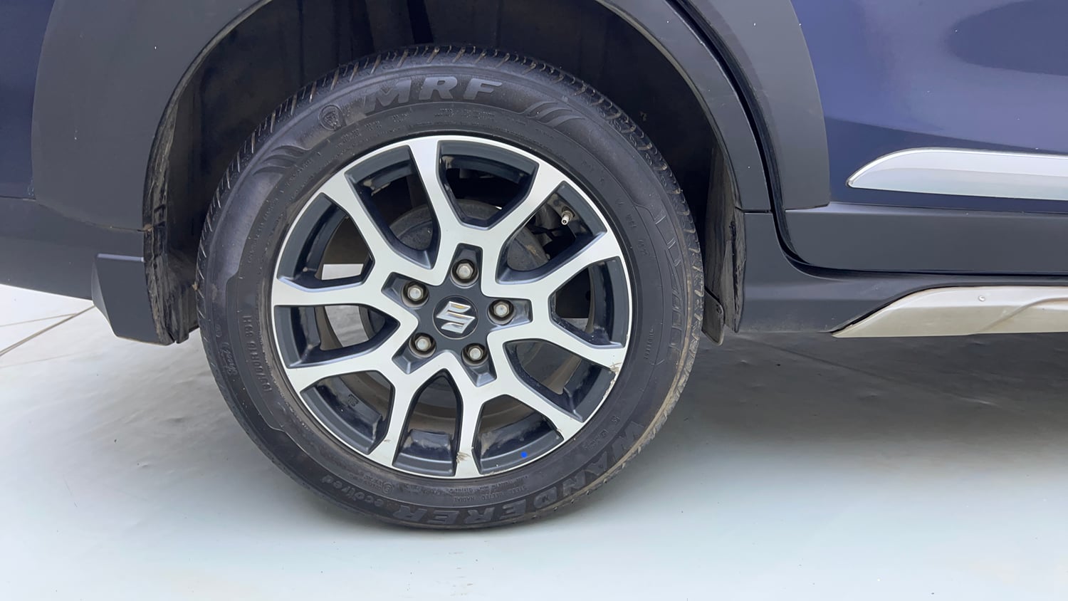 Used 2023 Maruti Suzuki XL6 Alpha Plus MT Petrol Petrol Manual tyres RIGHT REAR TYRE RIM VIEW