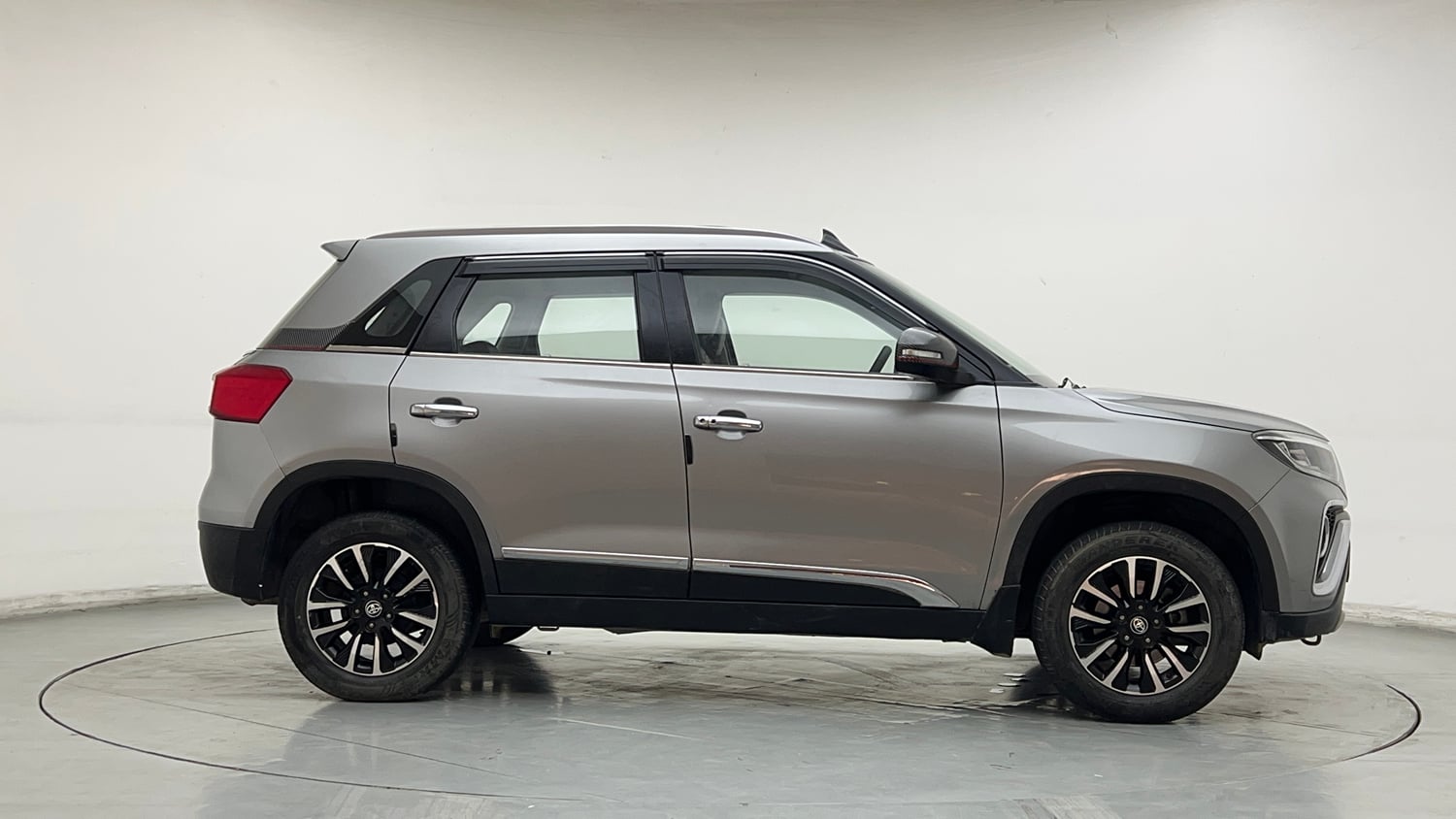 Used 2022 Toyota Urban Cruiser Premium Grade MT Petrol Manual exterior RIGHT SIDE VIEW