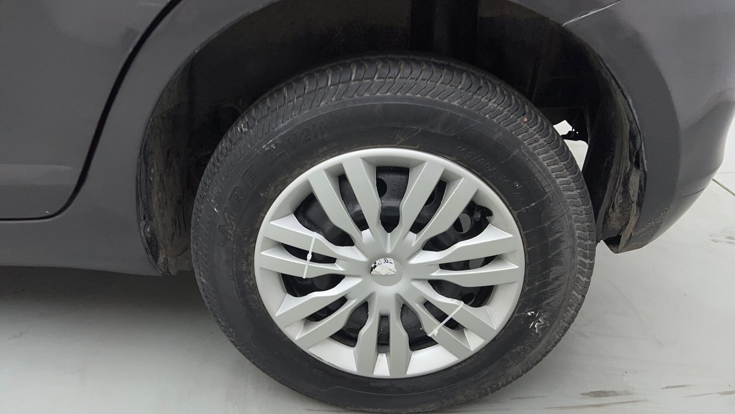 Used 2015 Maruti Suzuki Swift VXi Petrol Manual tyres LEFT REAR TYRE RIM VIEW