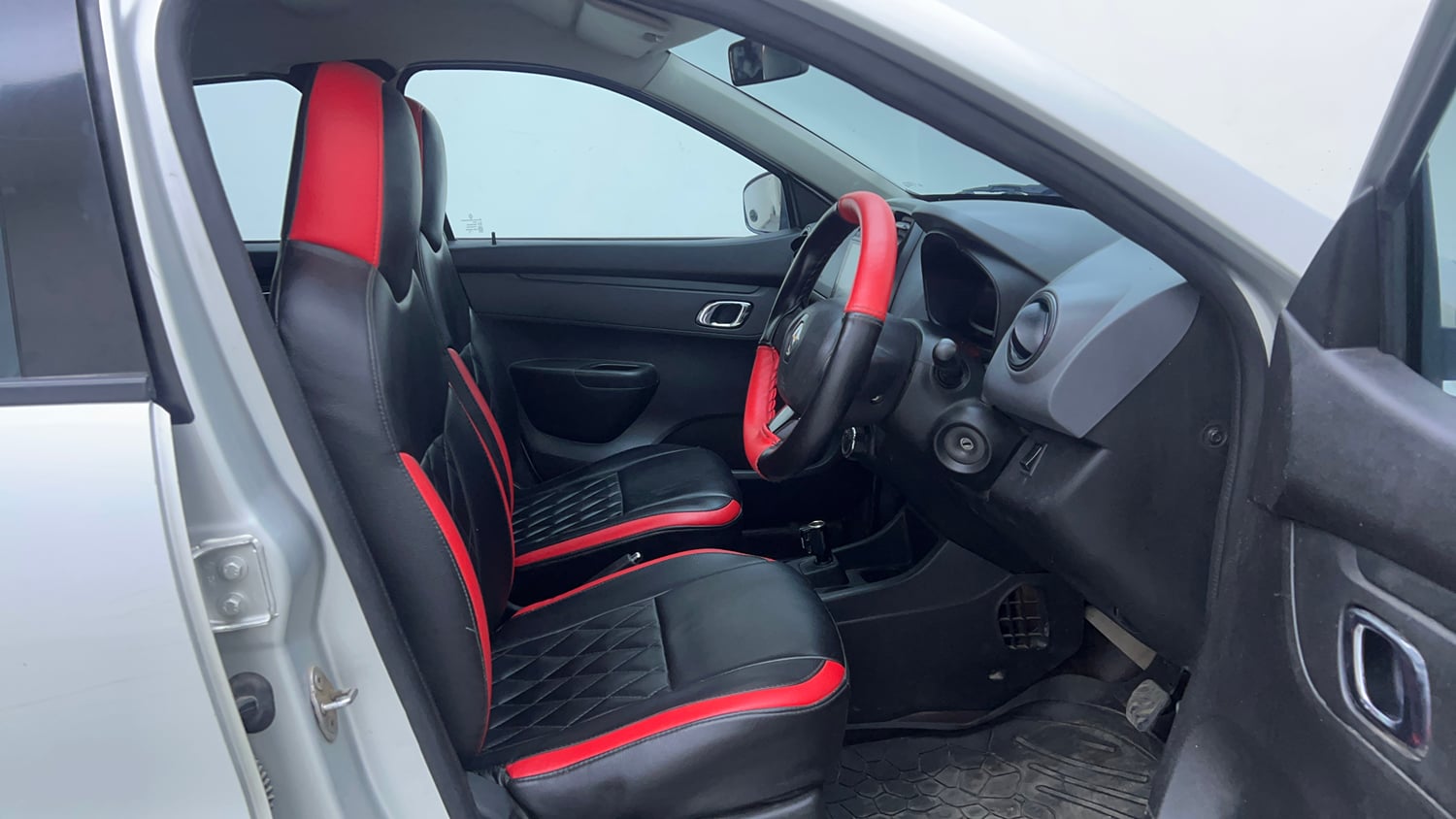 Used 2019 Renault Kwid 1.0 RXT AMT Opt Petrol Automatic interior RIGHT SIDE FRONT DOOR CABIN VIEW