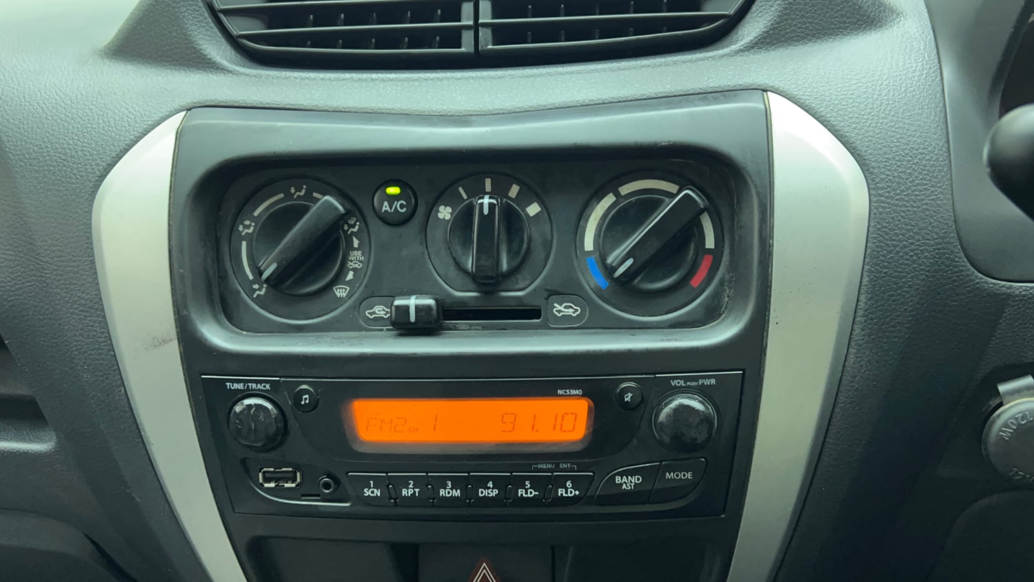 Used 2018 Maruti Suzuki Alto 800 VXi Petrol Manual top_features Integrated (in-dash) music system