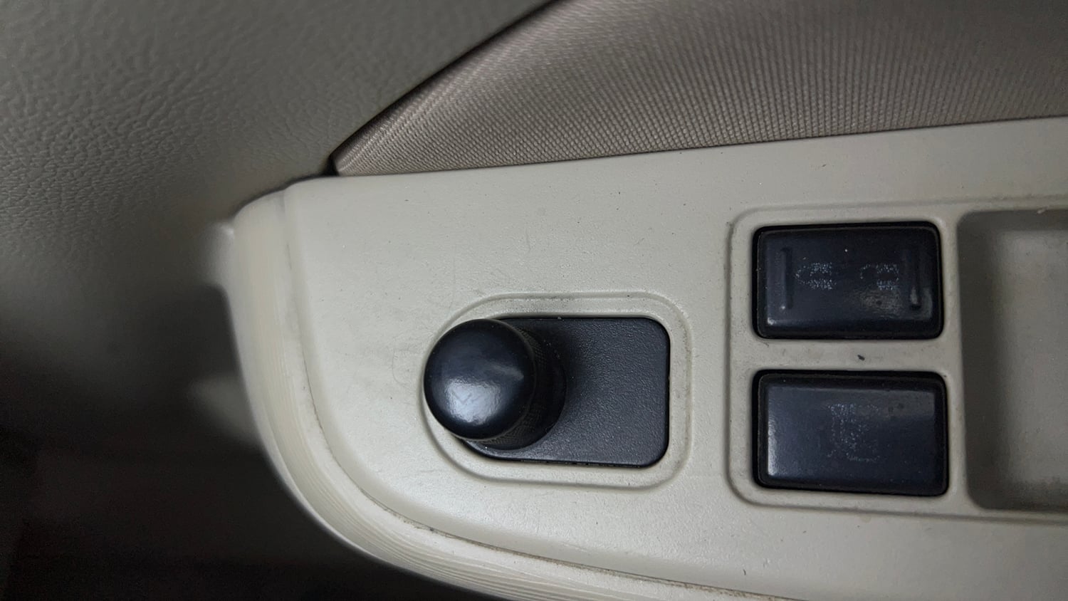 Used 2018 Maruti Suzuki Dzire VDi Diesel Manual top_features Adjustable ORVM