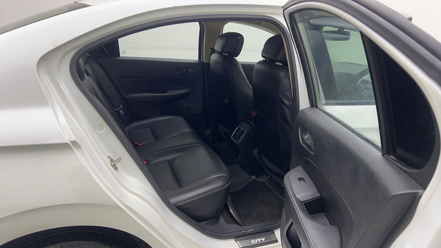 Used 2022 Honda City V Petrol Petrol Manual interior RIGHT SIDE REAR DOOR CABIN VIEW