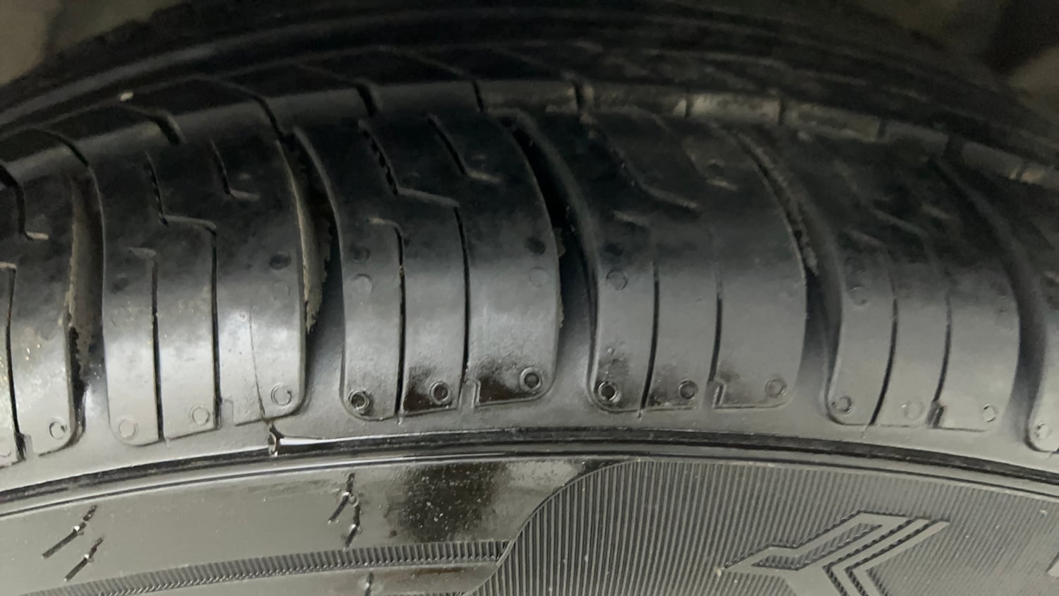 Used 2018 Ford Figo Titanium 1.2 Ti-VCT Petrol Manual tyres RIGHT FRONT TYRE TREAD VIEW