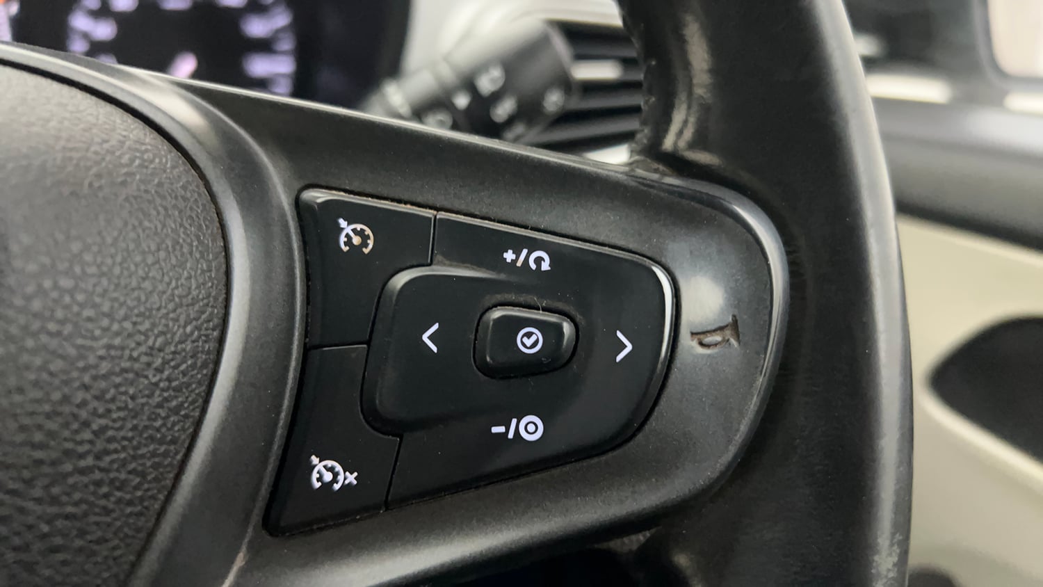 Used 2022 Tata Altroz XZ Plus Petrol+CNG (Outside Fitted) Cng Manual top_features Cruise control