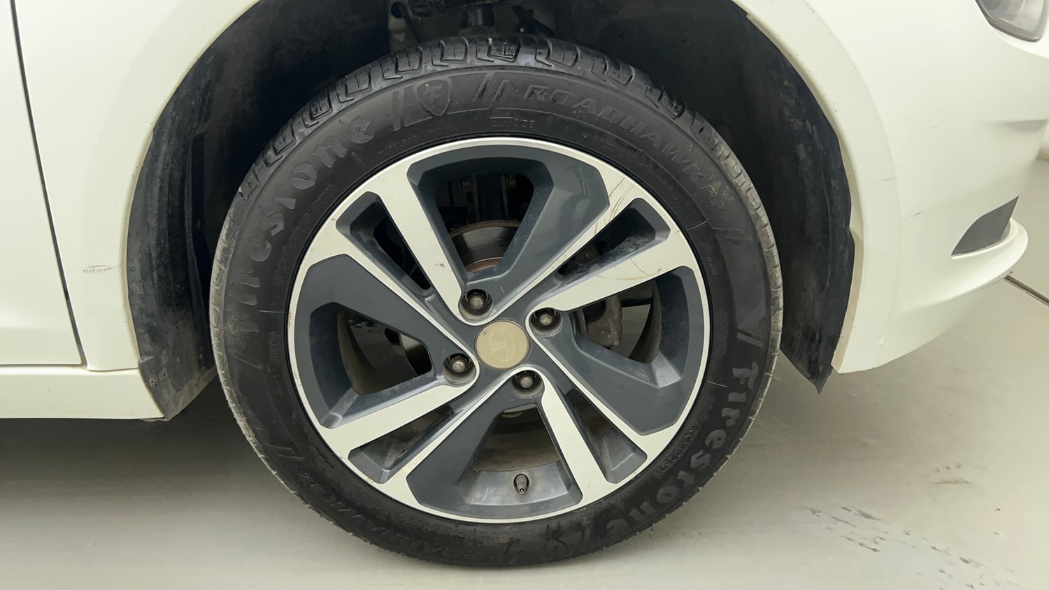Used 2022 Tata Altroz XZ Plus Petrol+CNG (Outside Fitted) Cng Manual tyres RIGHT FRONT TYRE RIM VIEW