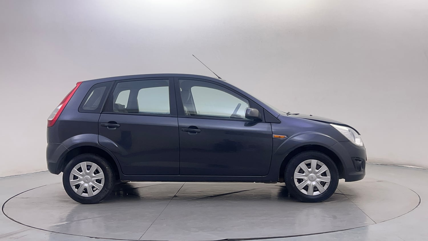 Used 2013 Ford Figo Duratorq Diesel ZXI 1.4 Diesel Manual exterior RIGHT SIDE VIEW