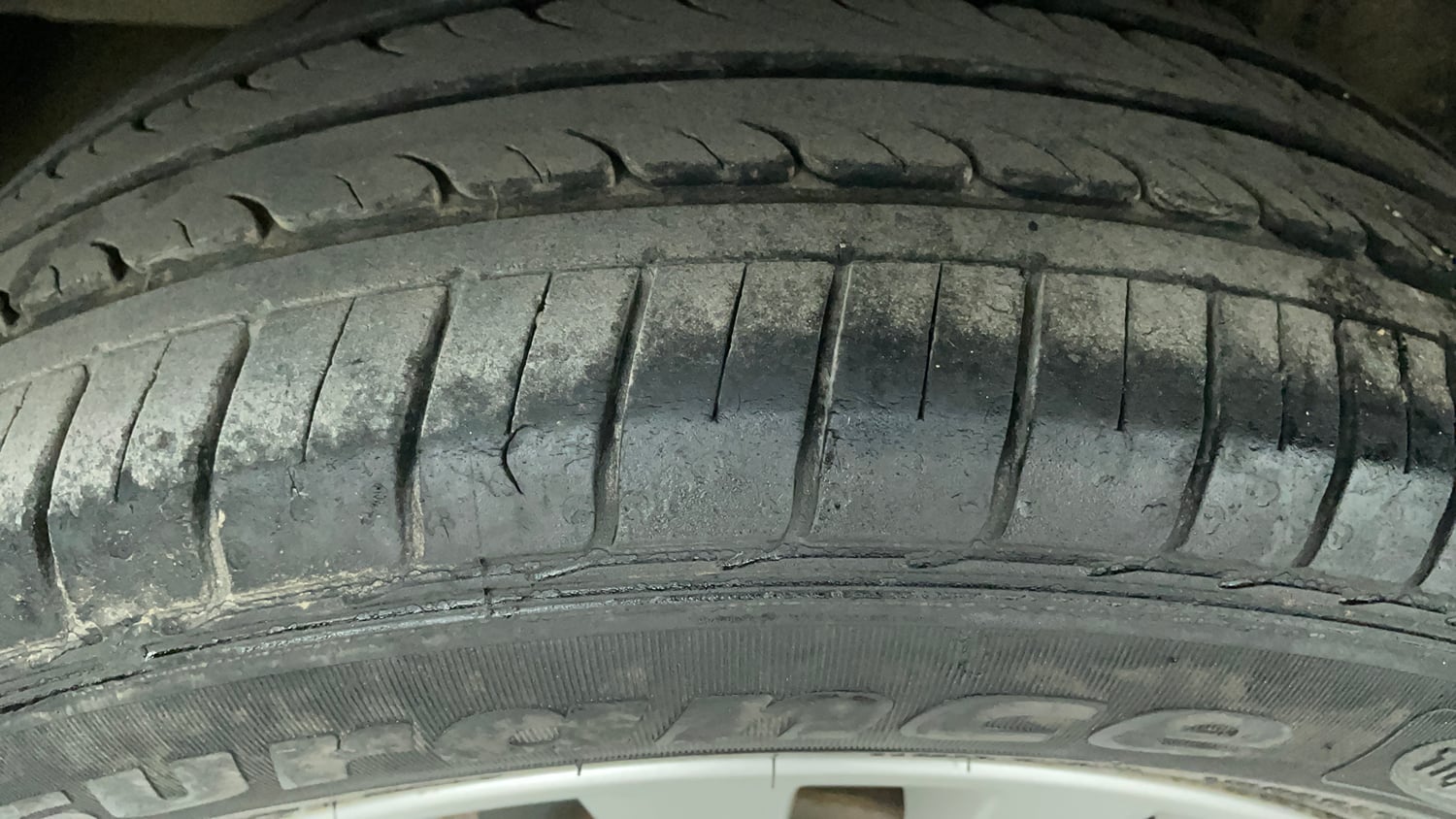 Used 2022 Maruti Suzuki Ciaz Delta 1.5 Petrol Manual tyres RIGHT REAR TYRE TREAD VIEW