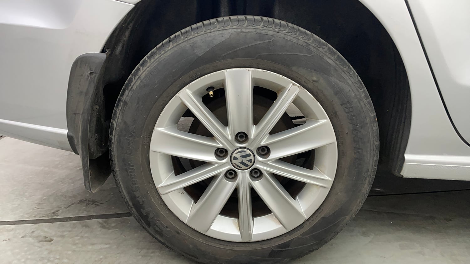Used 2015 Volkswagen Vento Highline Petrol Petrol Manual tyres RIGHT REAR TYRE RIM VIEW