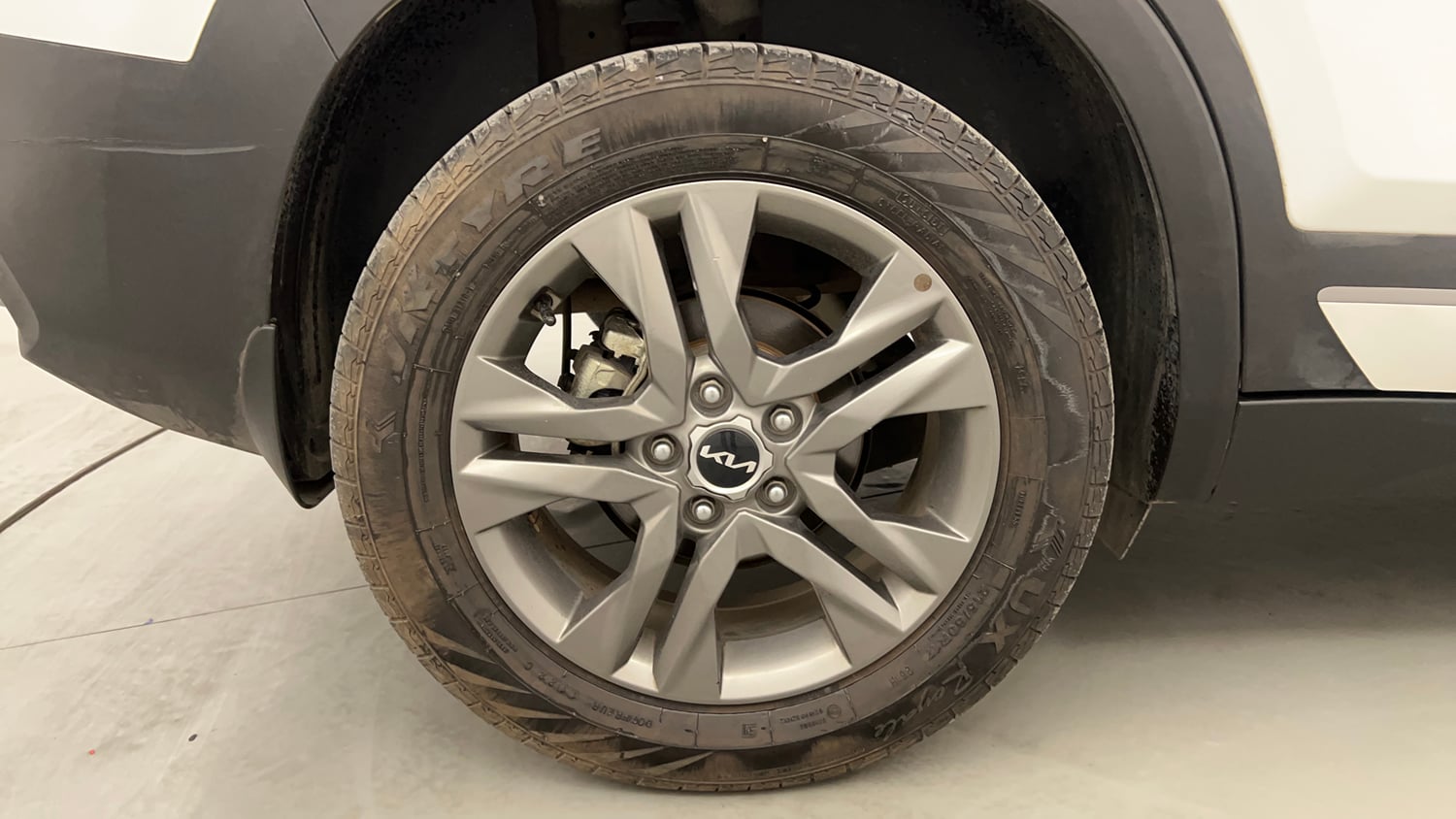 Used 2022 kia Seltos HTX 1.5 IVT Petrol Automatic tyres RIGHT REAR TYRE RIM VIEW