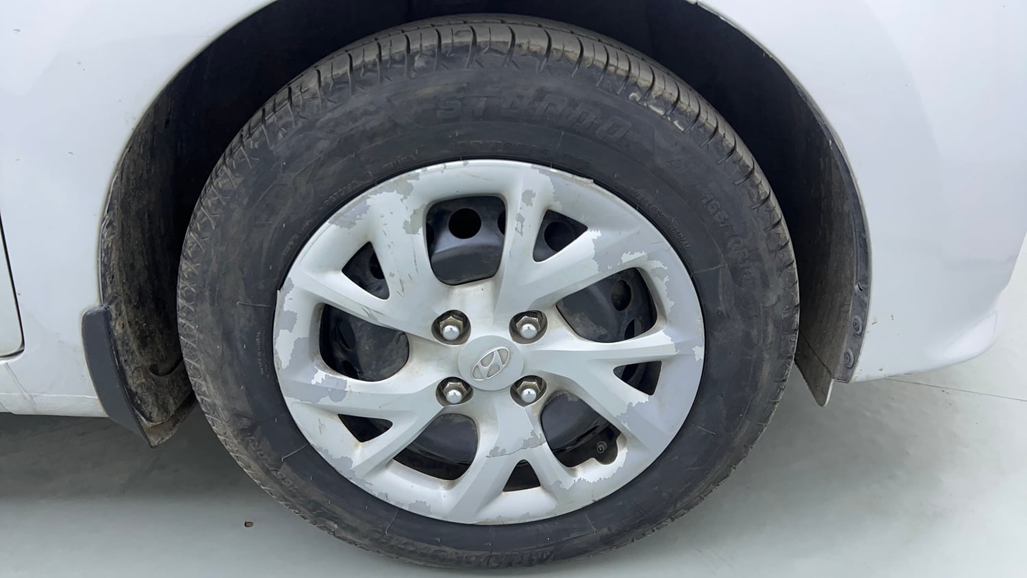 Used 2017 Hyundai Grand i10 Sportz 1.2 Kappa VTVT Petrol Manual tyres RIGHT FRONT TYRE RIM VIEW