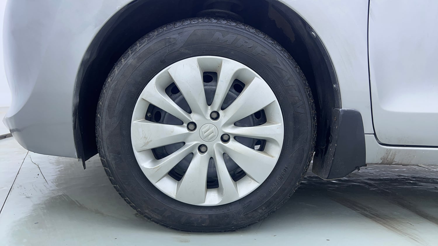 Used 2018 Maruti Suzuki Baleno Delta 1.2 AT Petrol Automatic tyres LEFT FRONT TYRE RIM VIEW