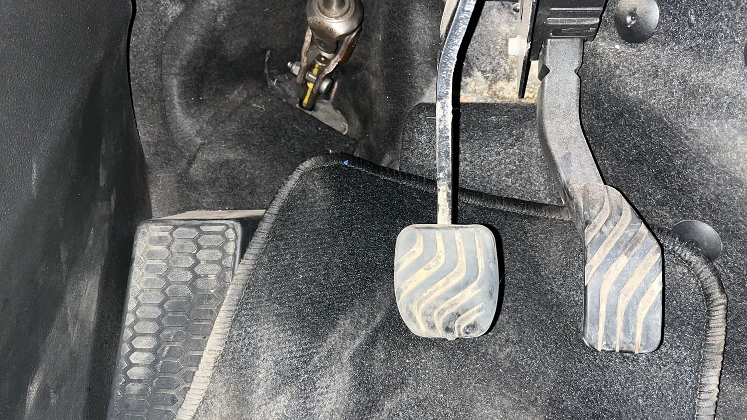 Used 2022 Renault Kiger RXZ Turbo CVT Petrol Automatic interior PEDALS VIEW