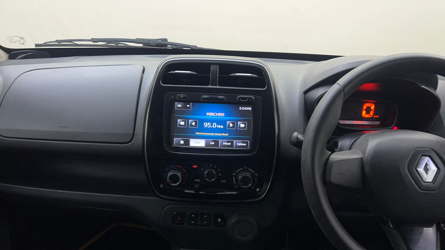 Used 2016 Renault Kwid RXT Petrol Manual interior MUSIC SYSTEM & AC CONTROL VIEW