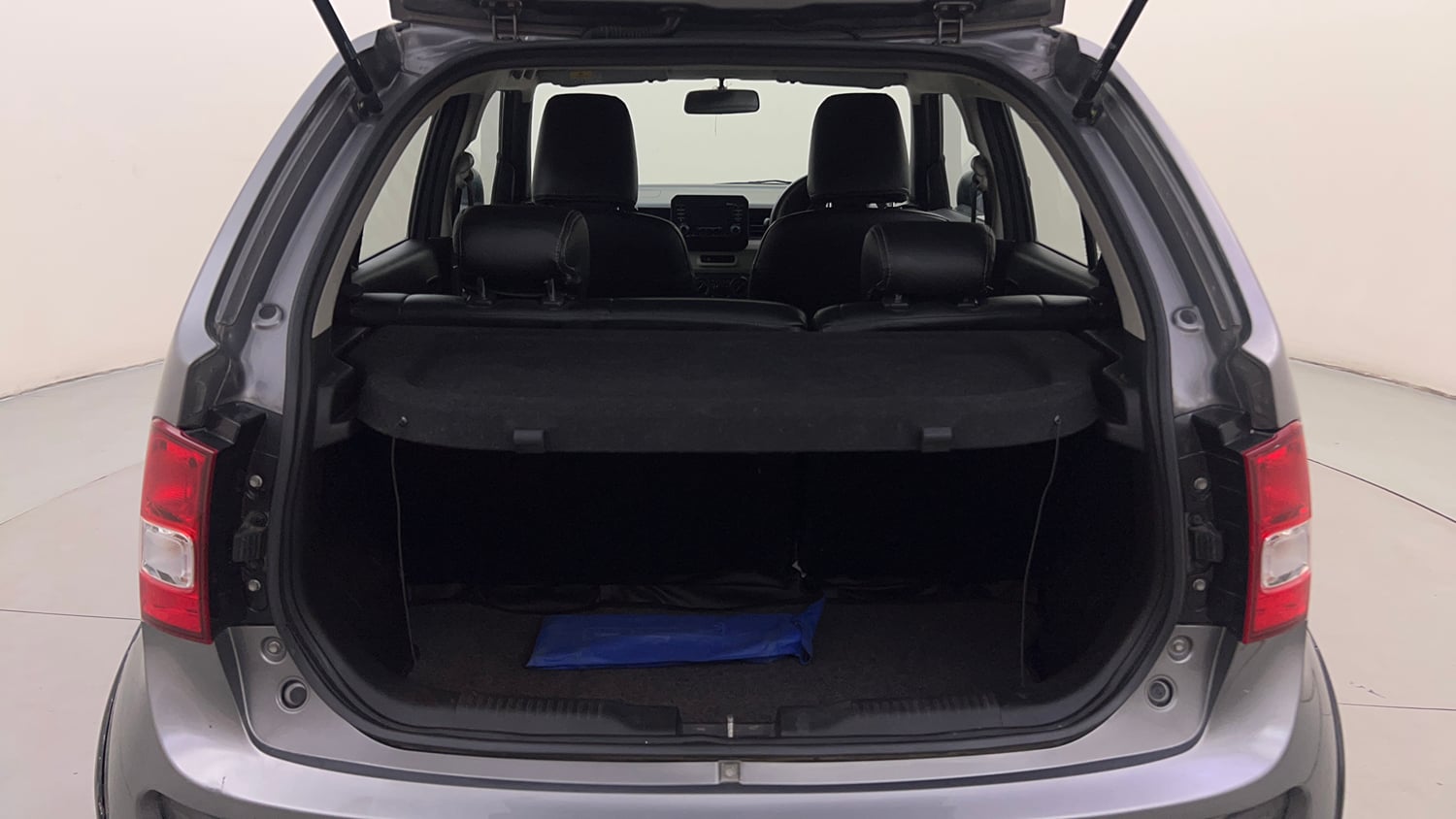 Used 2017 Maruti Suzuki Ignis Zeta 1.2 AMT Petrol Automatic interior DICKY INSIDE VIEW