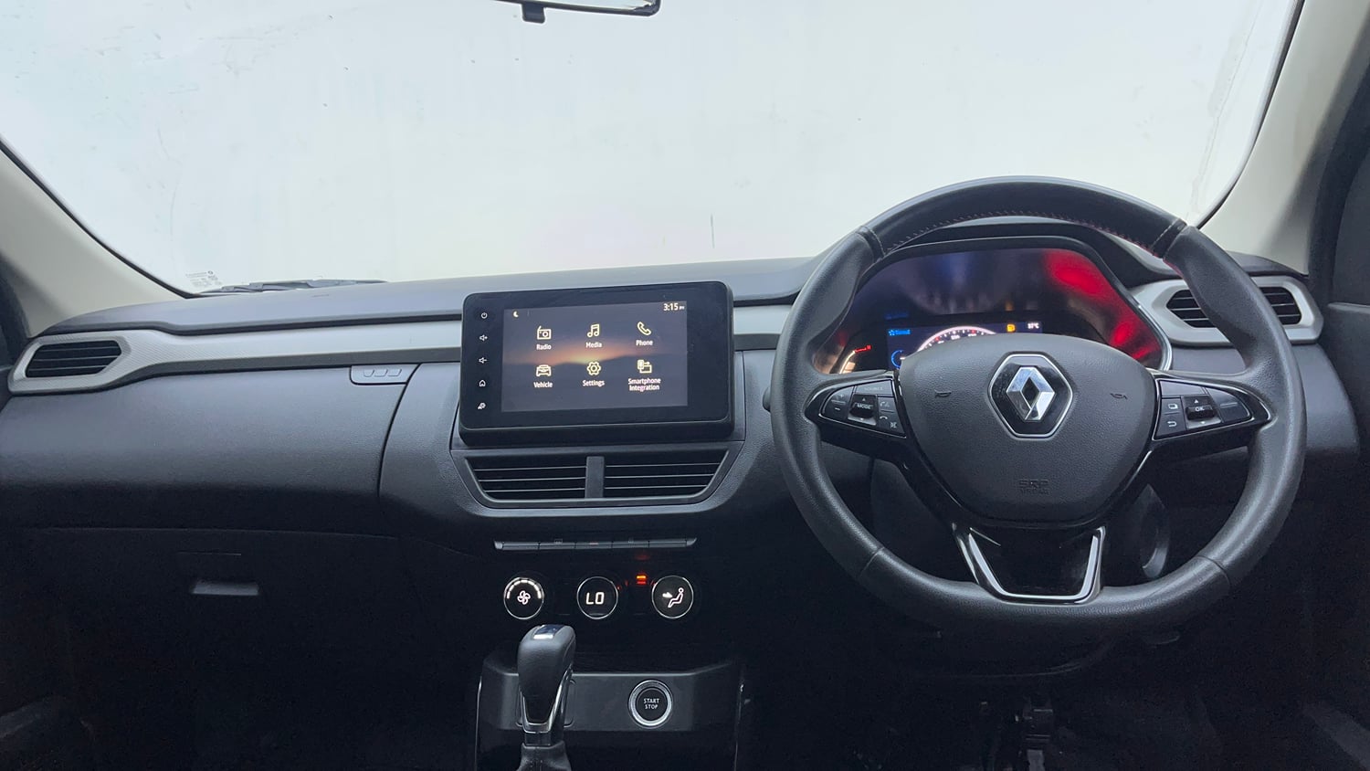Used 2022 Renault Kiger RXZ Turbo CVT Petrol Automatic interior DASHBOARD VIEW