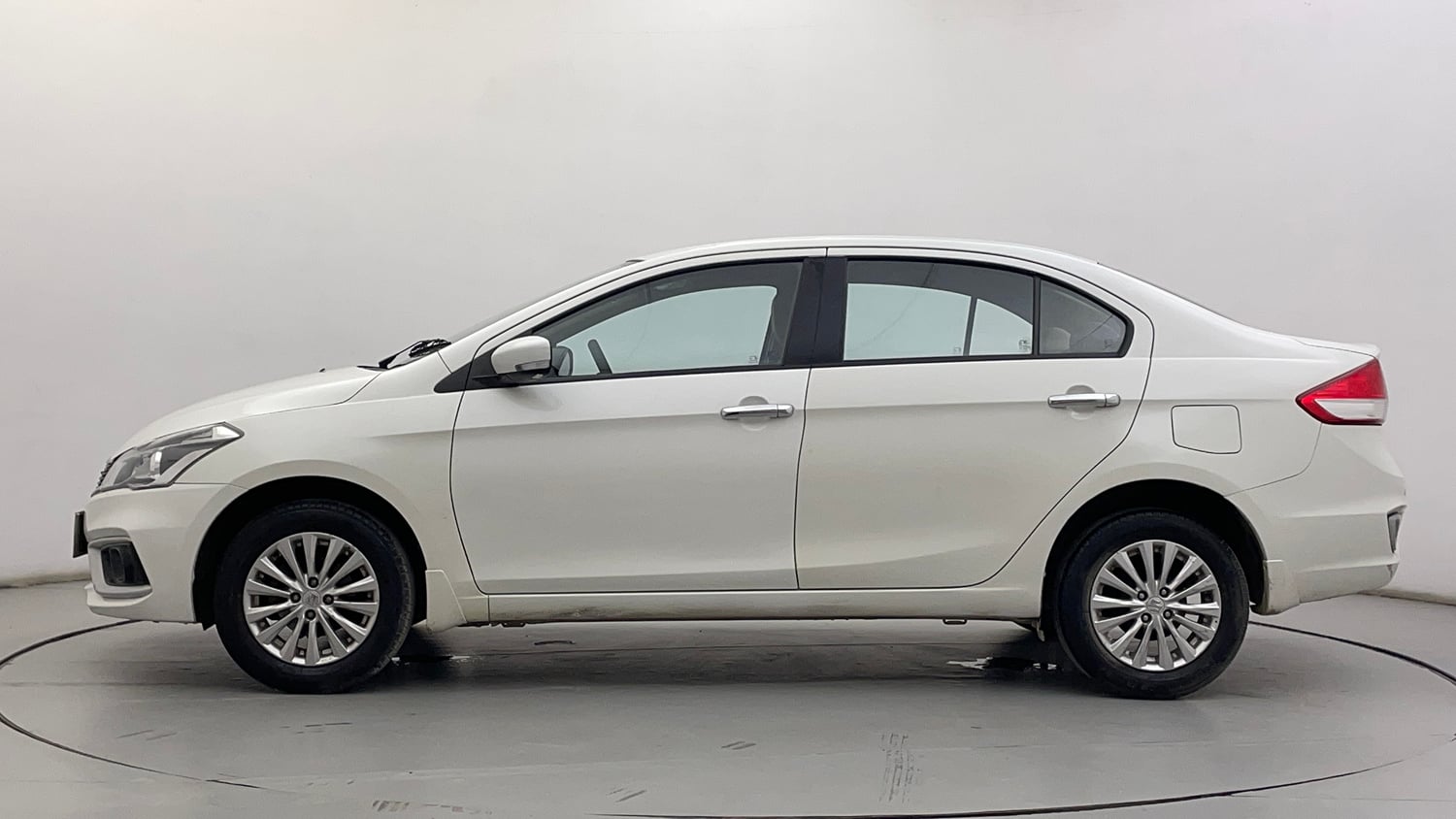 Used 2022 Maruti Suzuki Ciaz Delta 1.5 Petrol Manual exterior LEFT SIDE VIEW
