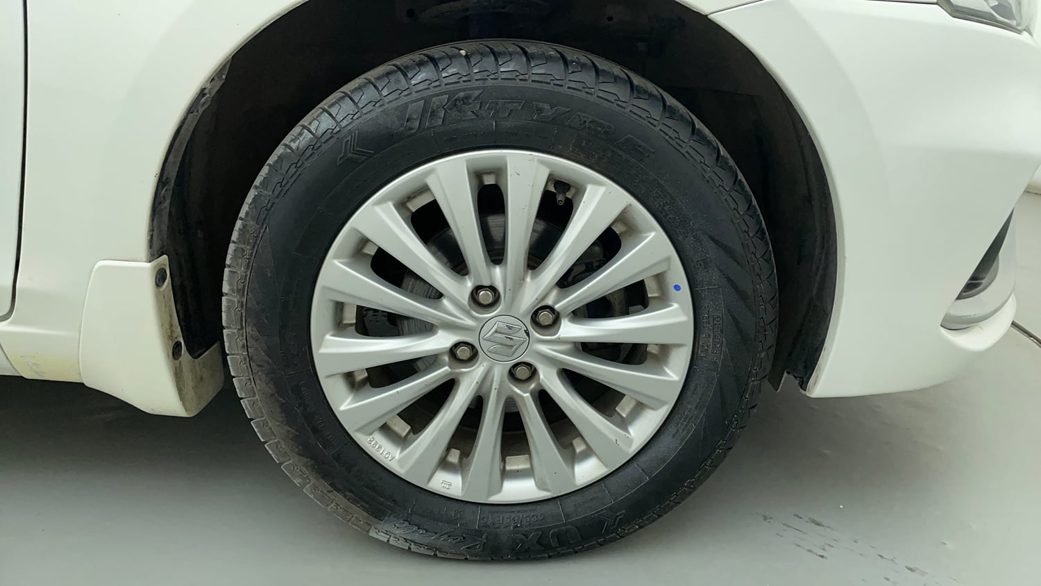 Used 2022 Maruti Suzuki Ciaz Delta 1.5 Petrol Manual tyres RIGHT FRONT TYRE RIM VIEW