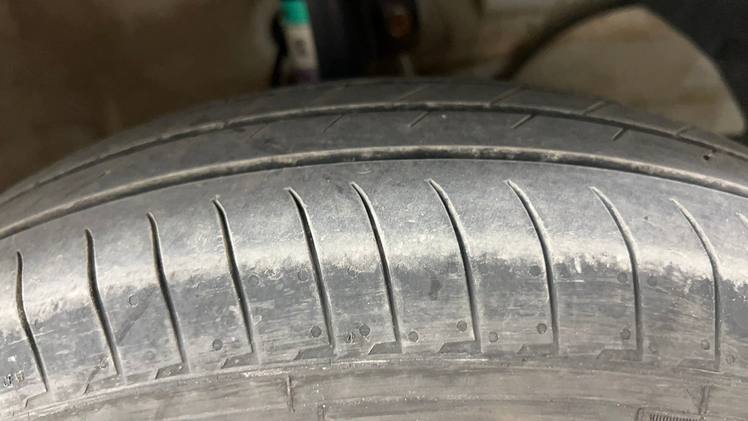 Used 2025 Maruti Suzuki Dzire VXi CNG Cng Manual tyres RIGHT FRONT TYRE TREAD VIEW