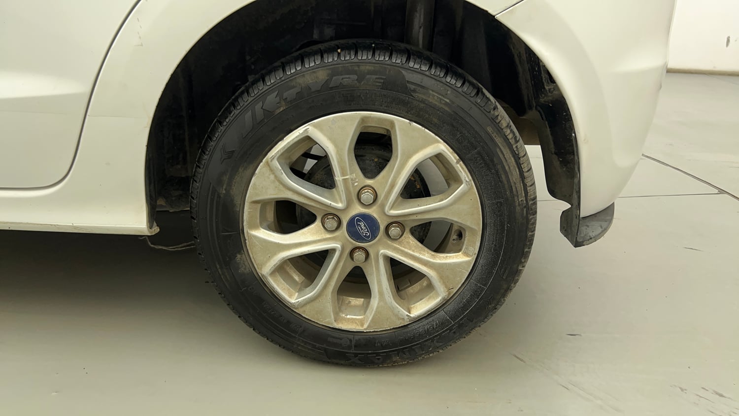 Used 2018 Ford Figo Titanium 1.2 Ti-VCT Petrol Manual tyres LEFT REAR TYRE RIM VIEW