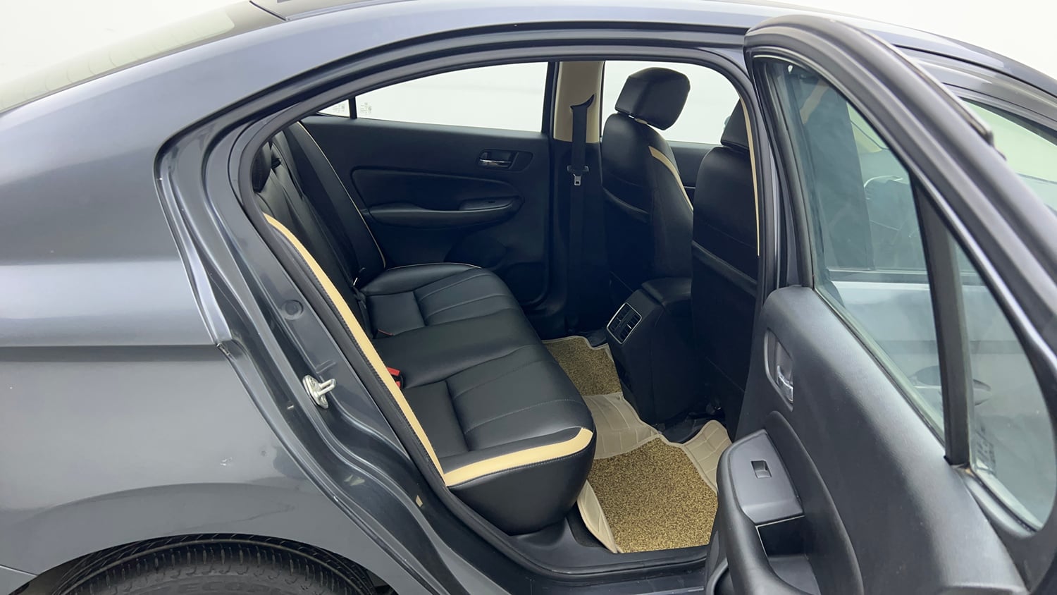 Used 2022 Honda City VX CVT Petrol Petrol Automatic interior RIGHT SIDE REAR DOOR CABIN VIEW