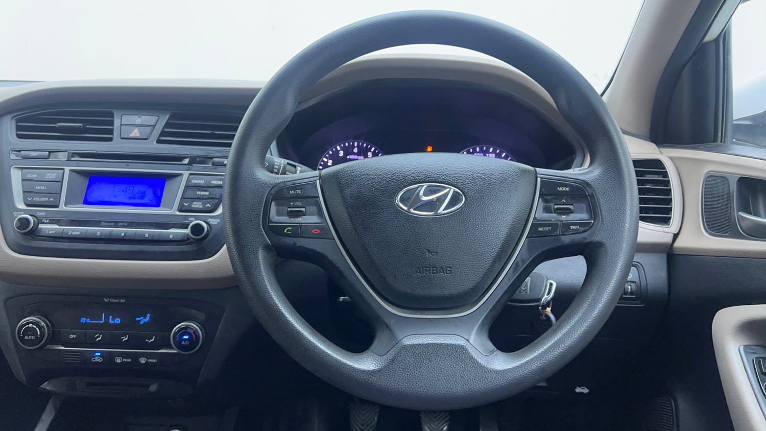 Used 2015 Hyundai Elite i20 Sportz 1.2 Petrol Manual interior STEERING VIEW