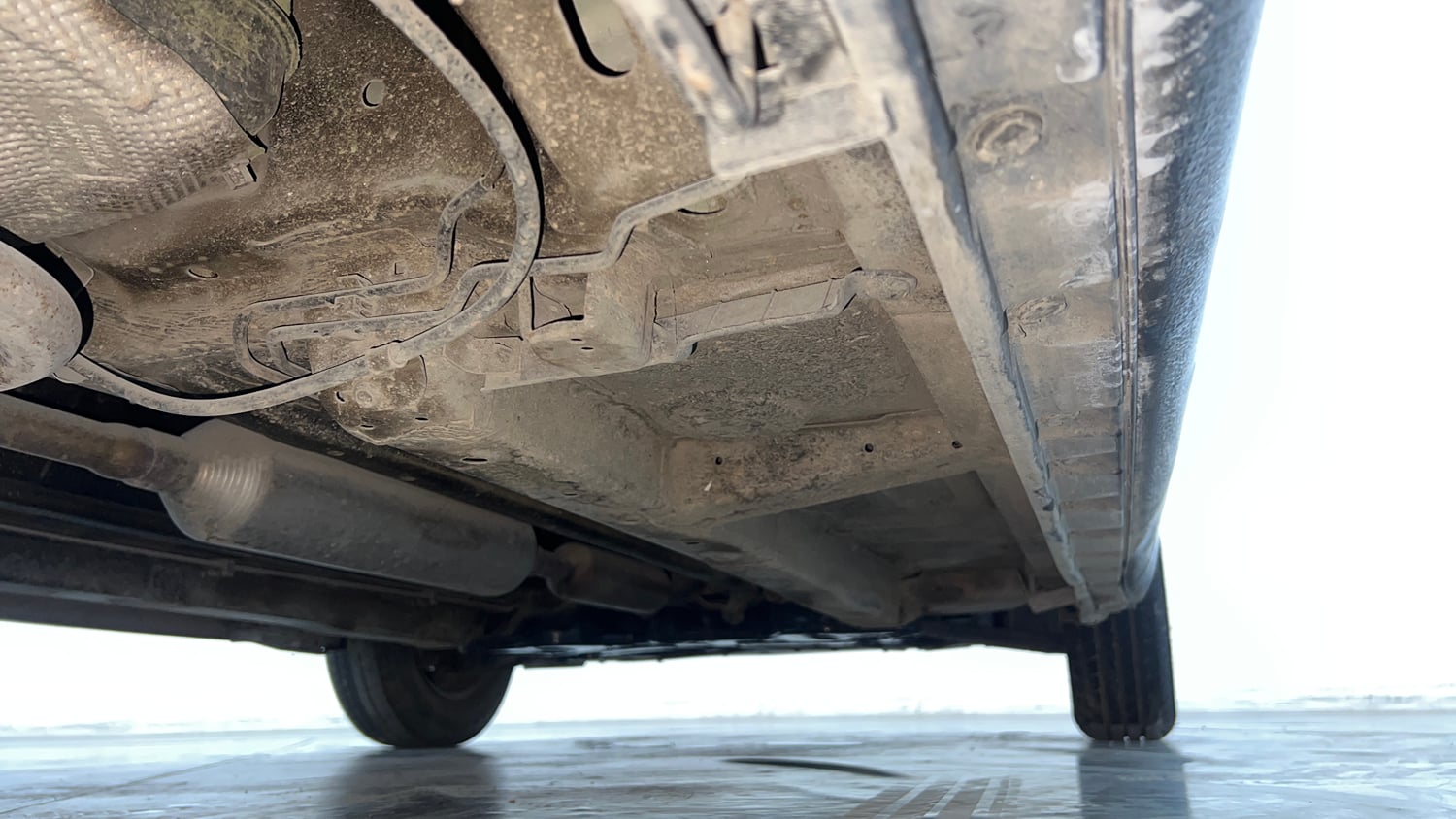 Used 2015 Maruti Suzuki Swift VXi Petrol Manual extra REAR RIGHT UNDERBODY VIEW