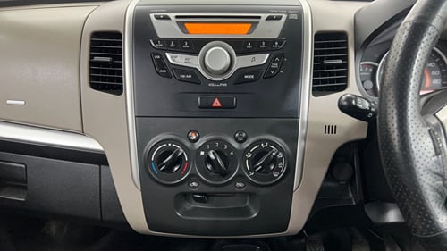 Used 2013 Maruti Suzuki Wagon R VXI Petrol Manual interior MUSIC SYSTEM & AC CONTROL VIEW