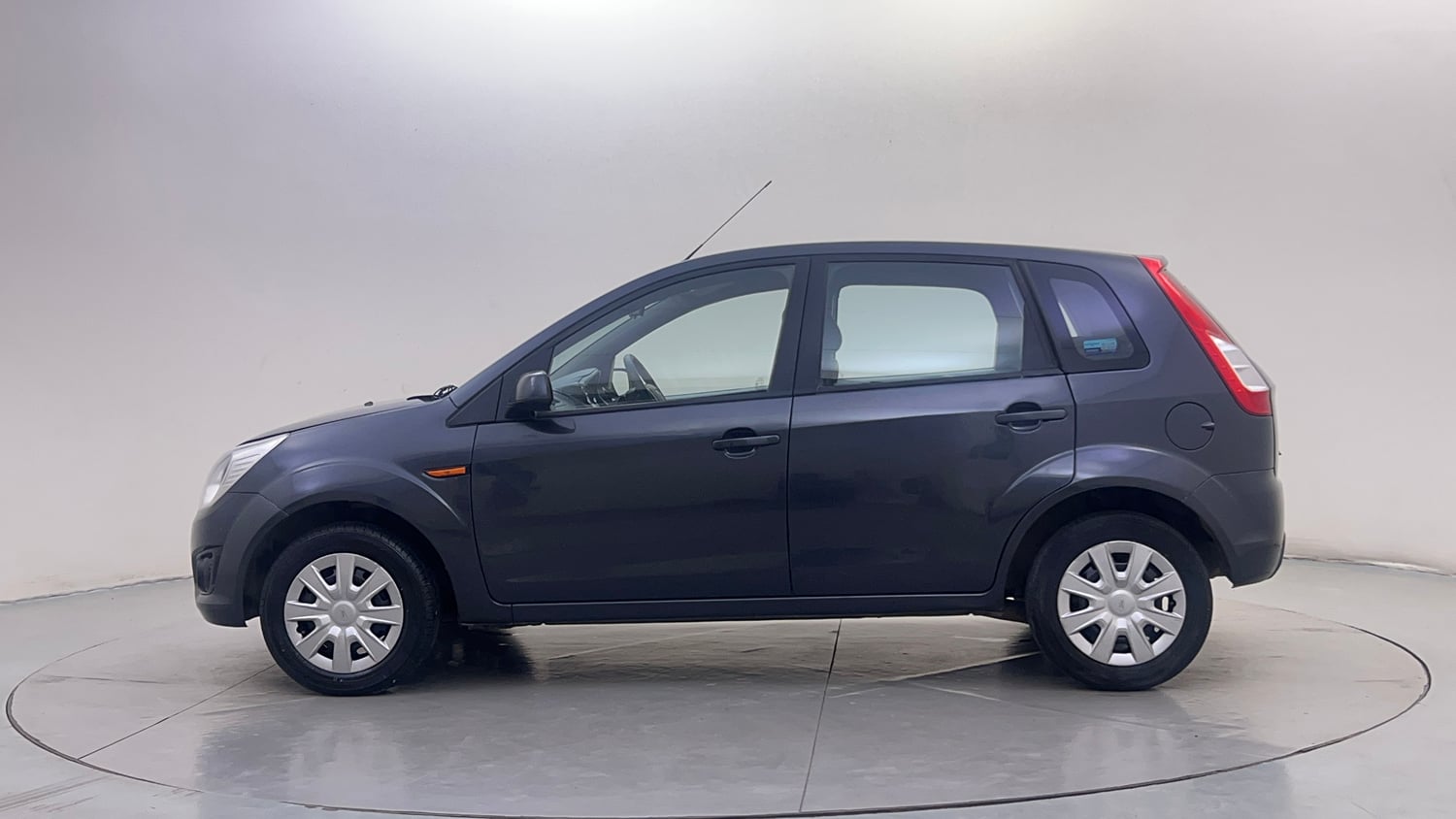 Used 2013 Ford Figo Duratorq Diesel ZXI 1.4 Diesel Manual exterior LEFT SIDE VIEW