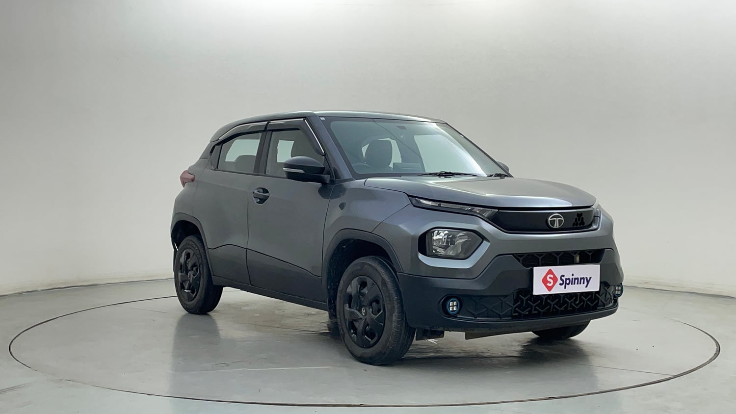 Used 2025 Tata Punch Pure MT Petrol Manual exterior RIGHT FRONT CORNER VIEW