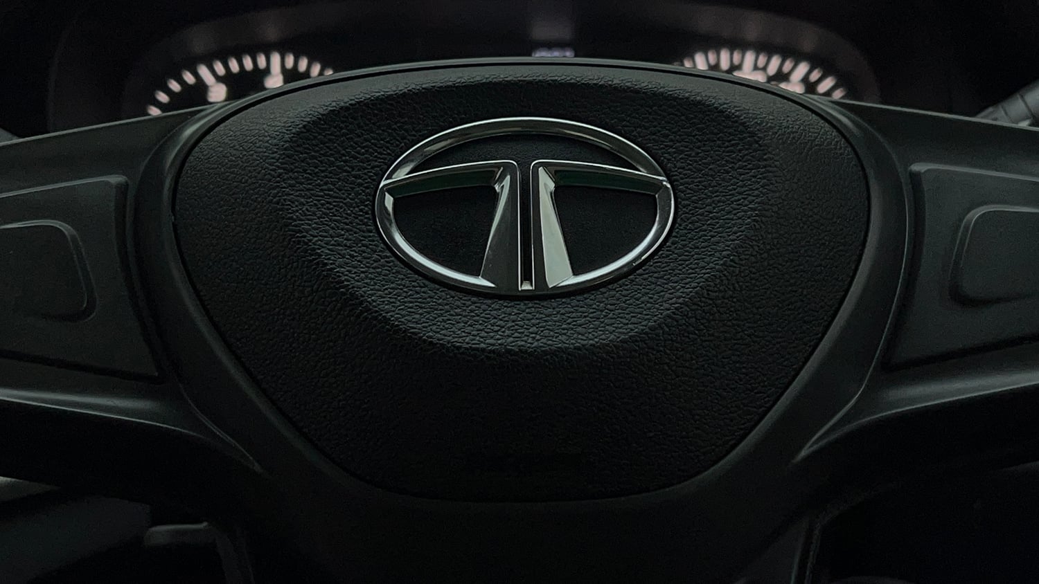 Used 2023 Tata Punch Pure MT Petrol Manual top_features Airbags