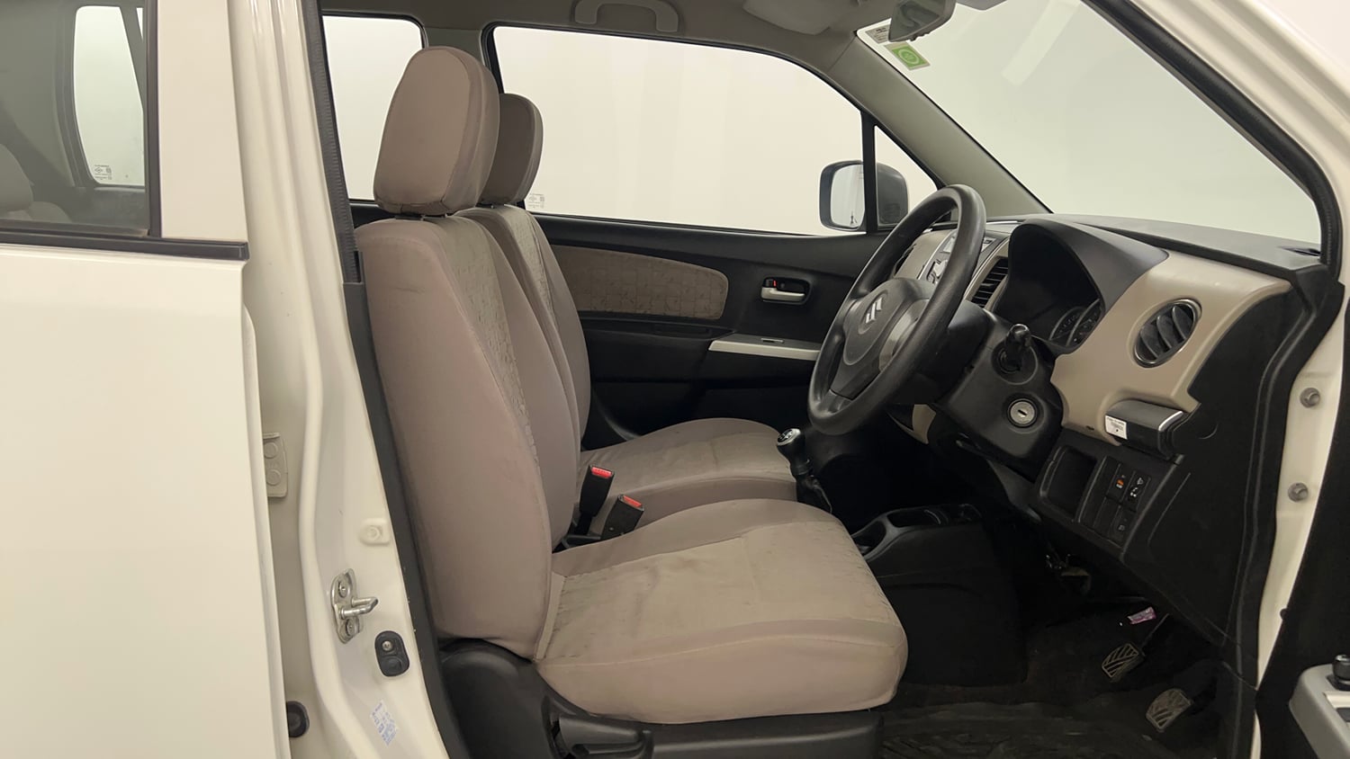 Used 2014 Maruti Suzuki Wagon R VXI Petrol Manual interior RIGHT SIDE FRONT DOOR CABIN VIEW