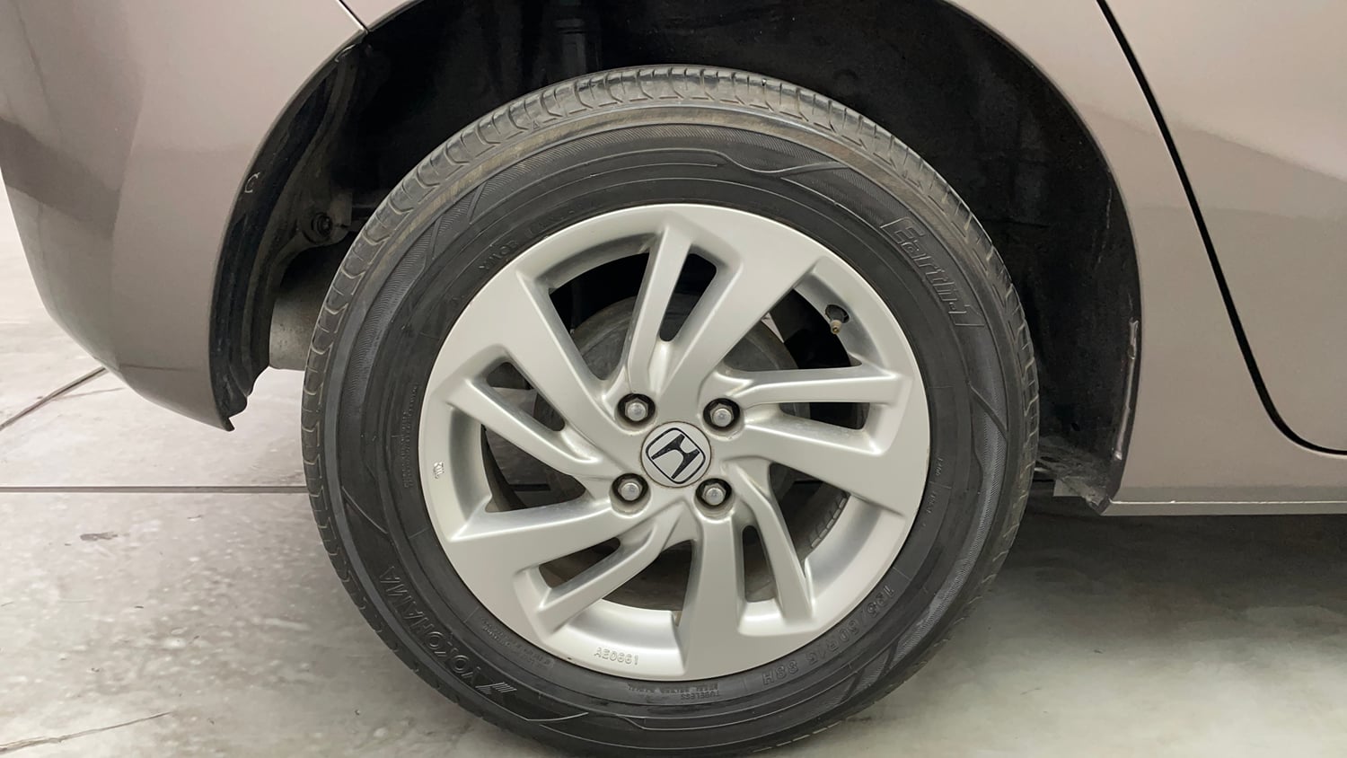 Used 2016 Honda Jazz V Petrol Petrol Manual tyres RIGHT REAR TYRE RIM VIEW