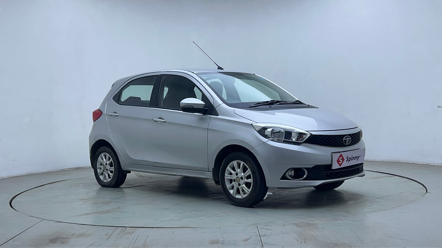 Used 2018 Tata Tiago Revotron XZA Petrol Automatic exterior RIGHT FRONT CORNER VIEW