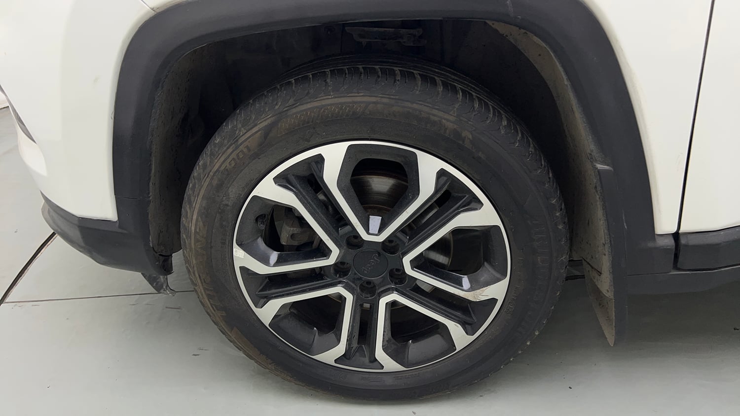 Used 2022 Jeep Compass Limited (O) 2.0 Diesel Diesel Manual tyres LEFT FRONT TYRE RIM VIEW