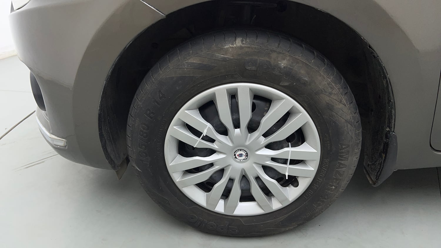 Used 2018 Maruti Suzuki Dzire VDi Diesel Manual tyres LEFT FRONT TYRE RIM VIEW