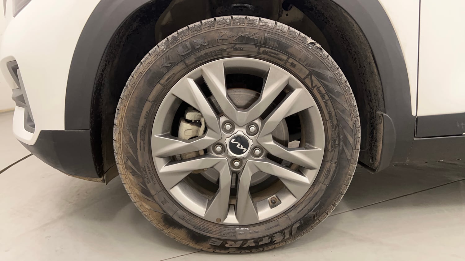 Used 2022 kia Seltos HTX 1.5 IVT Petrol Automatic tyres LEFT FRONT TYRE RIM VIEW