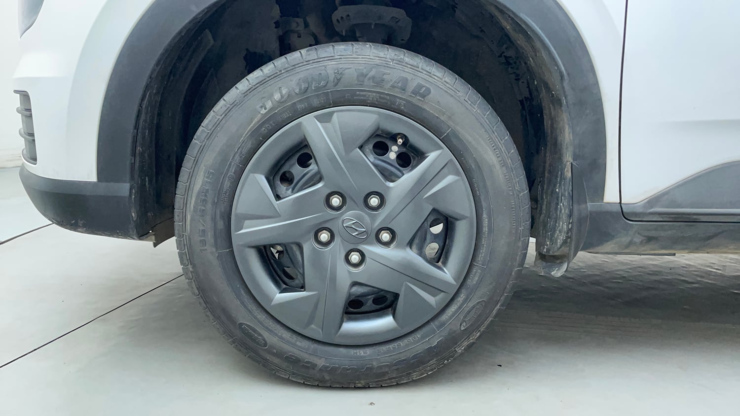 Used 2024 Hyundai Venue SX 1.2 Petrol Petrol Manual tyres LEFT FRONT TYRE RIM VIEW
