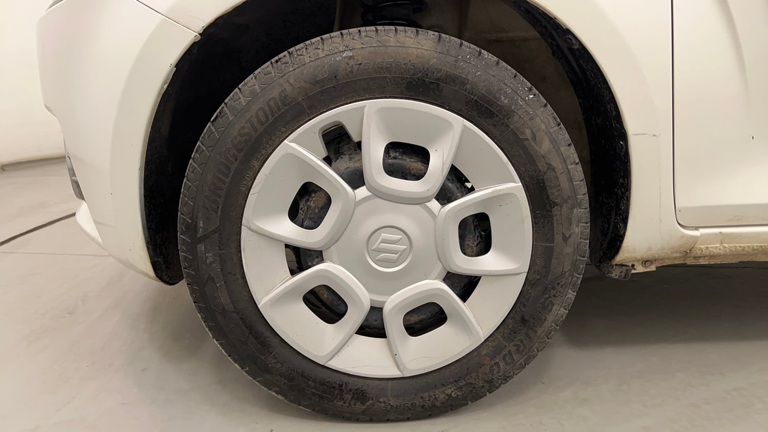Used 2017 Maruti Suzuki Ignis Delta 1.2 MT Petrol Manual tyres LEFT FRONT TYRE RIM VIEW