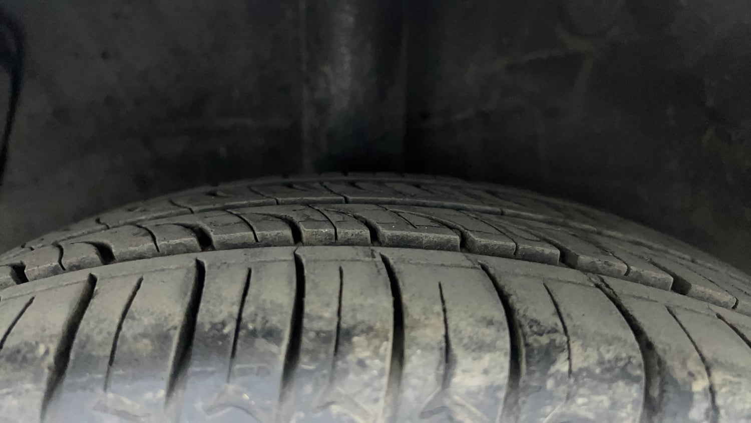 Used 2017 Hyundai Grand i10 Sportz 1.2 Kappa VTVT Petrol Manual tyres RIGHT REAR TYRE TREAD VIEW